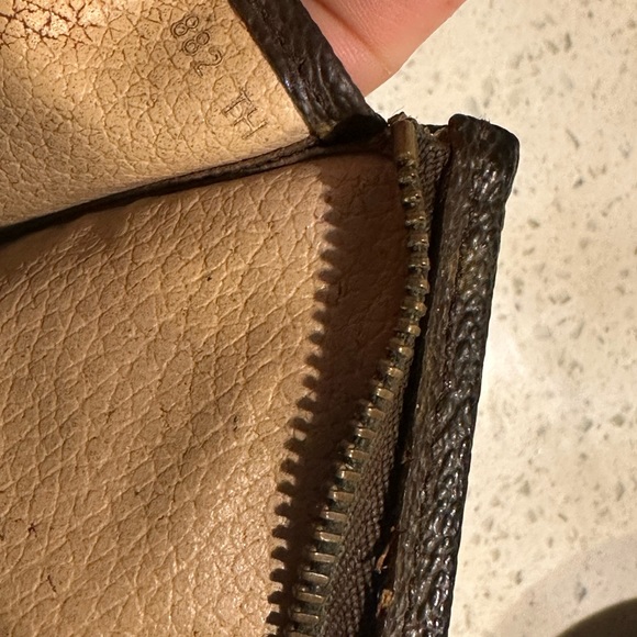 Authentic Louis Vuitton vintage toiletry 15 bag - Picture 9 of 11